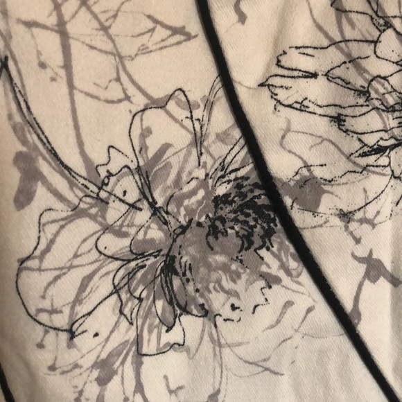 Flower skirt - Picture 2 of 2